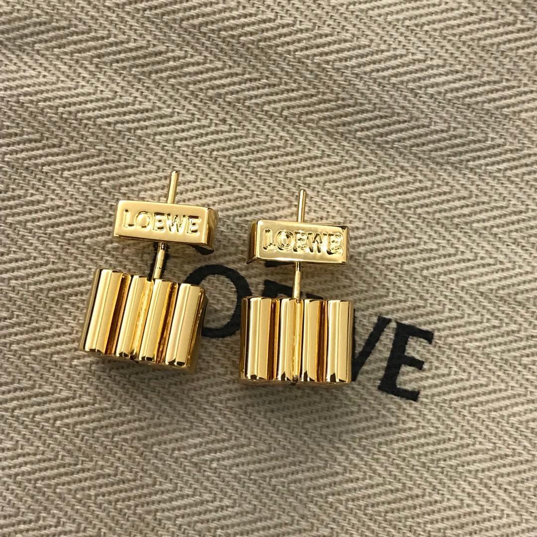 ロエベ　ピアス　アナグラム　両耳