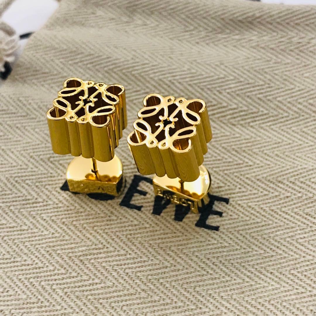 ロエベ　ピアス　アナグラム　両耳