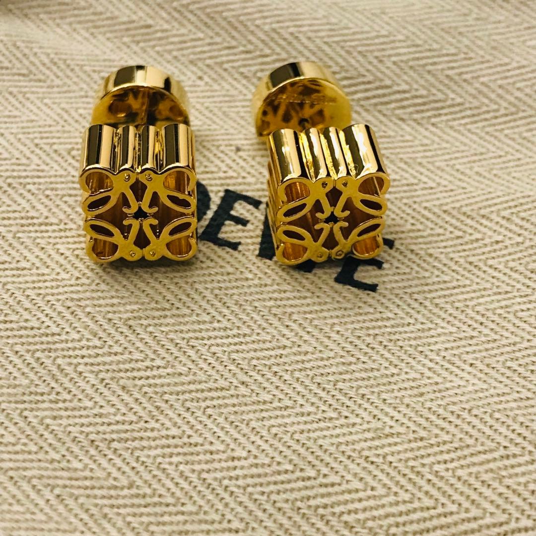 ロエベ　ピアス　アナグラム　両耳