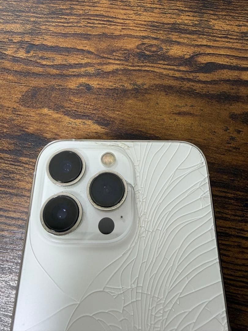 iPhone 13 Pro ホワイト本体(背面割れ)