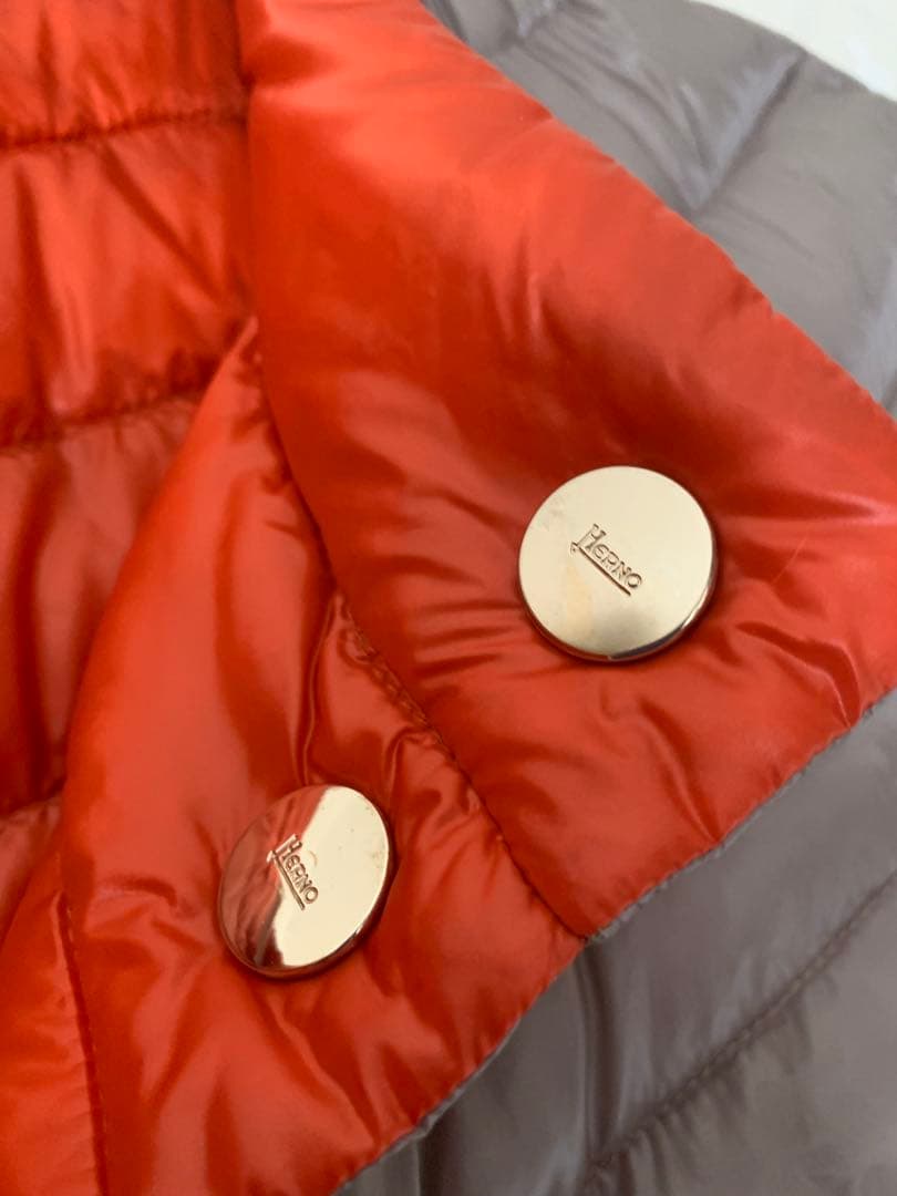 試着のみ　美品ヘルノダウンベスト　ケープ　48 13号　ベージュ　大きい