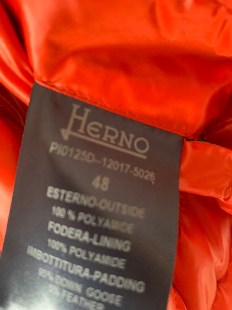 試着のみ　美品ヘルノダウンベスト　ケープ　48 13号　ベージュ　大きい