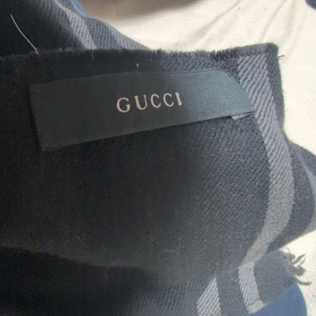 GUCCI ブラック マフラー ロゴ入り