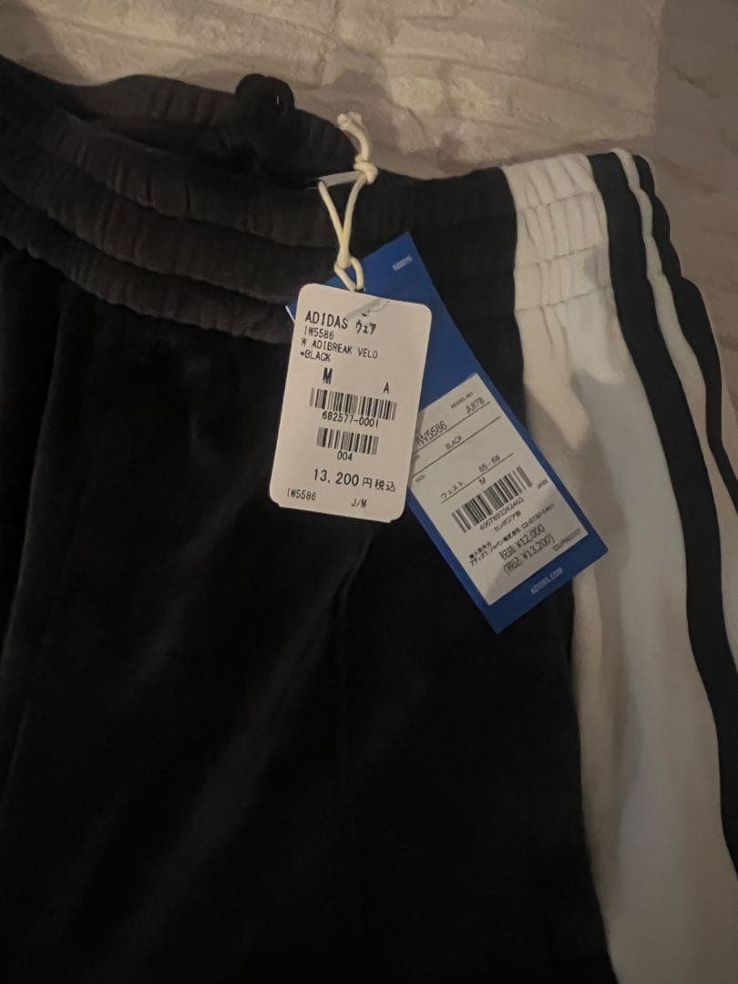 重盛さとみ　adidas 黒　パンツのみ　Mサイズ