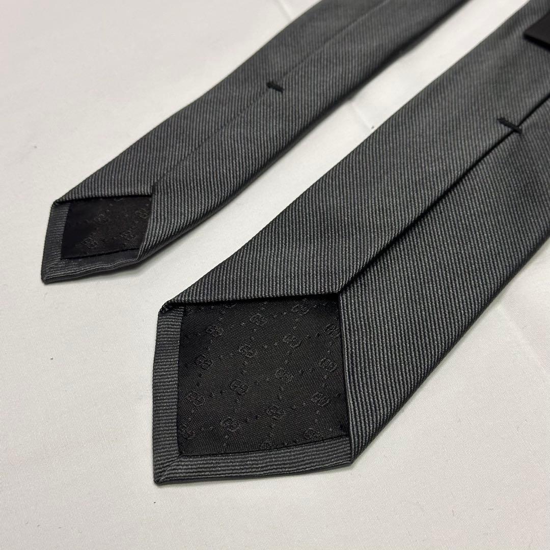 新品タグ付☆グッチ☆ネクタイ☆グレー☆ニワトリ☆アニマル柄☆ソリッド☆618