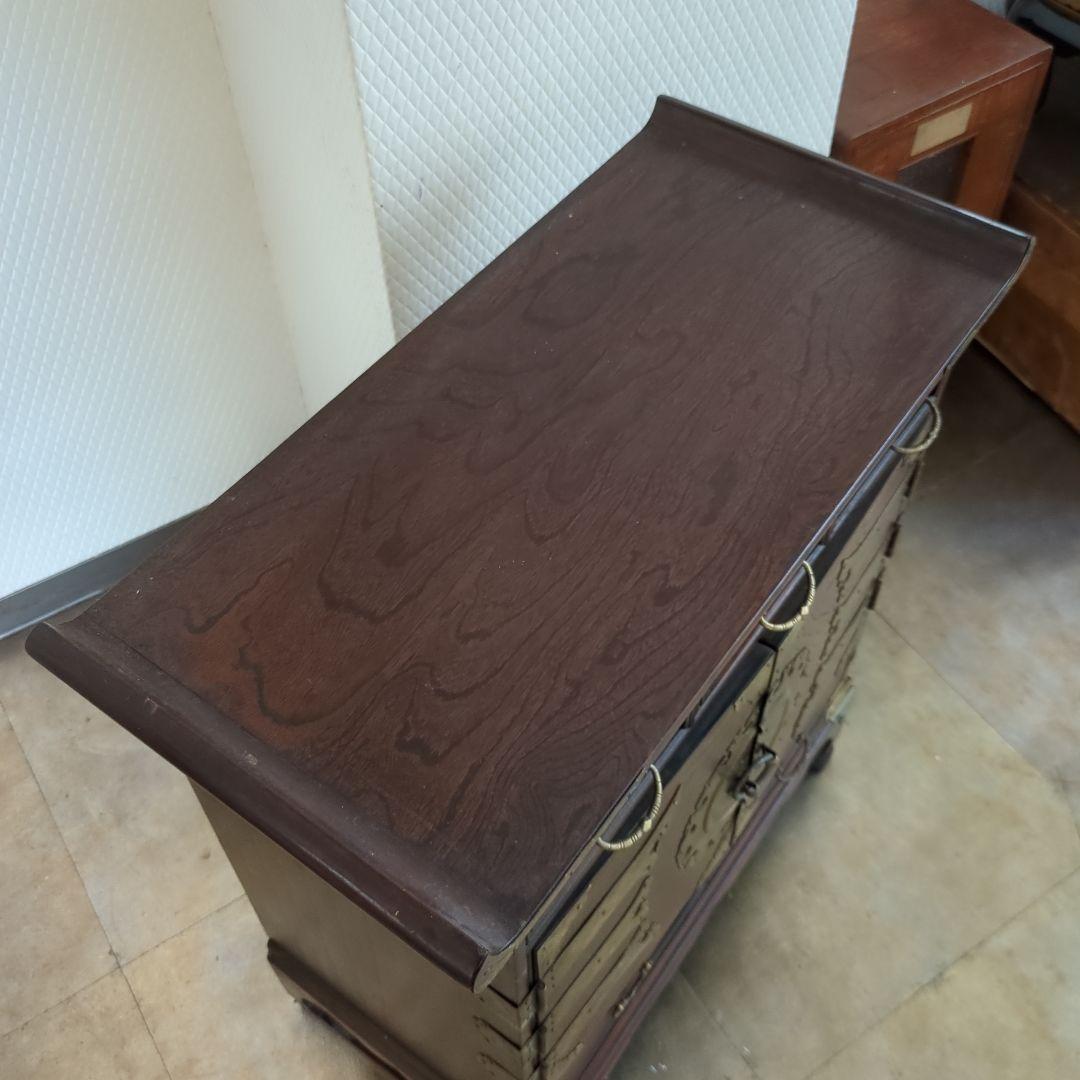 レトロ 李朝家具 李朝 真鍮金具 魚型錠前 バンダジ 箪笥 キャビネット