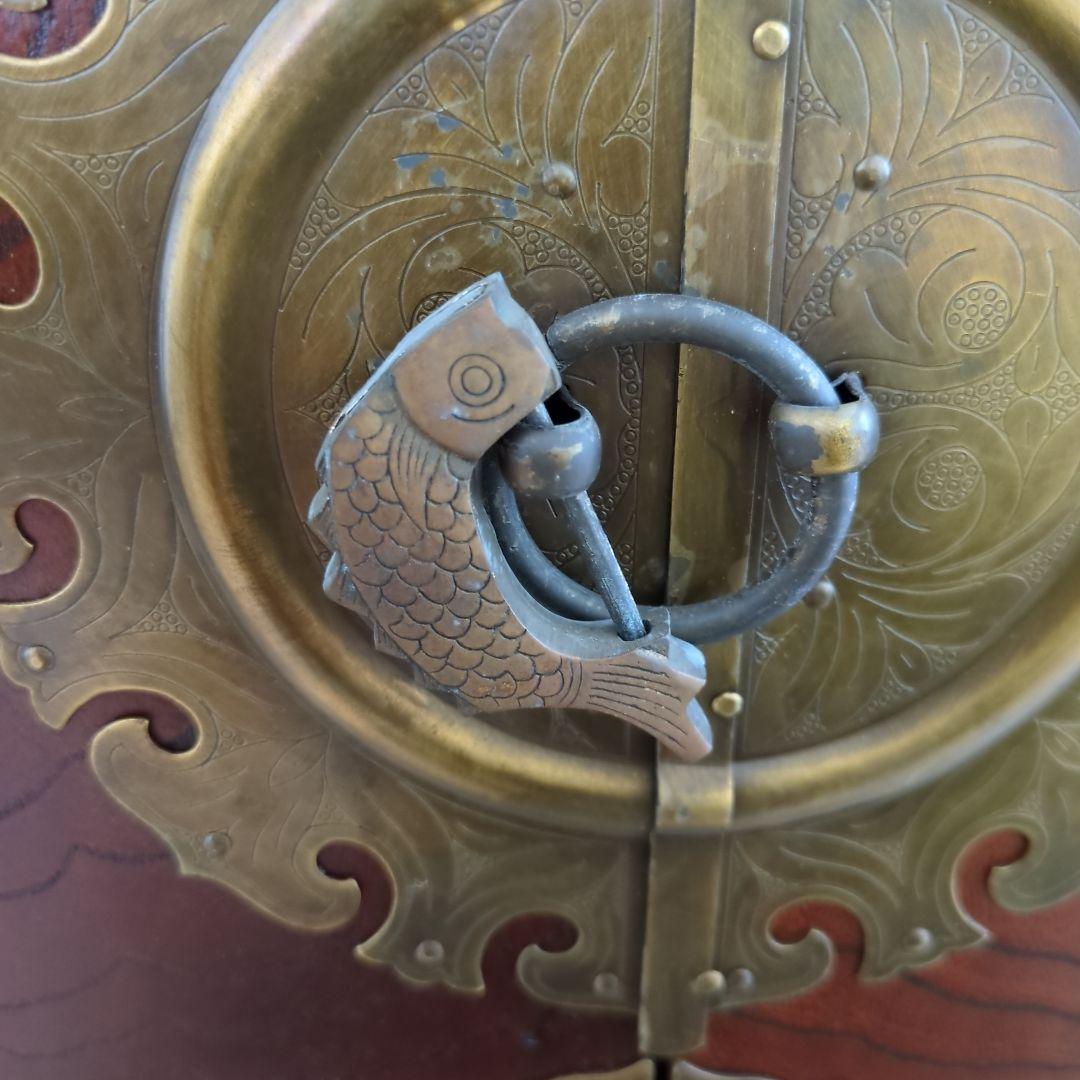 レトロ 李朝家具 李朝 真鍮金具 魚型錠前 バンダジ 箪笥 キャビネット