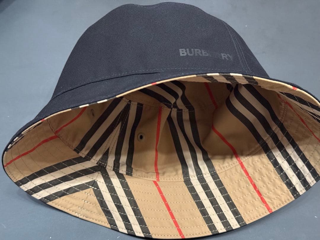 しBurberry リバーシブル　人気商品　入手困難Lサイズ