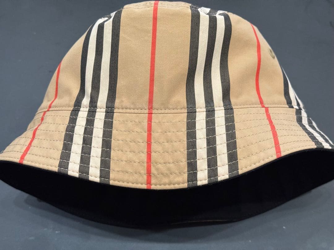 しBurberry リバーシブル　人気商品　入手困難Lサイズ