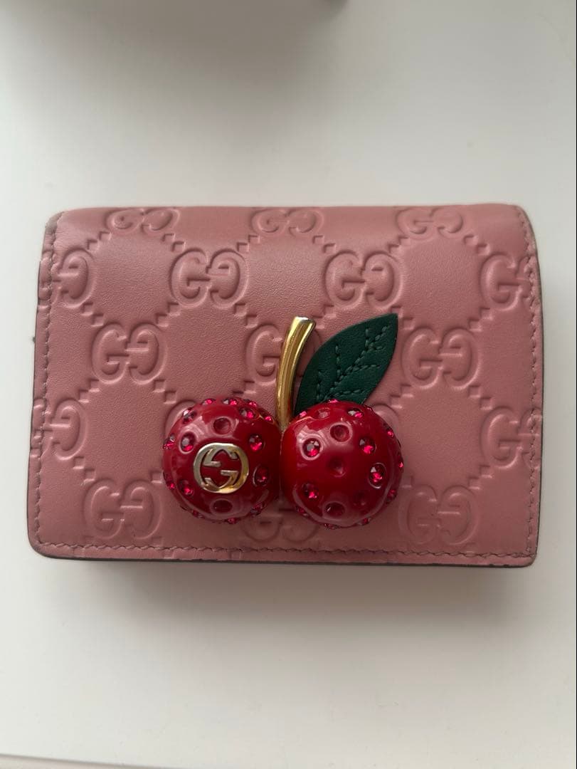 GUCCI 二つ折り財布 ピンク チェリー　日本限定カラー