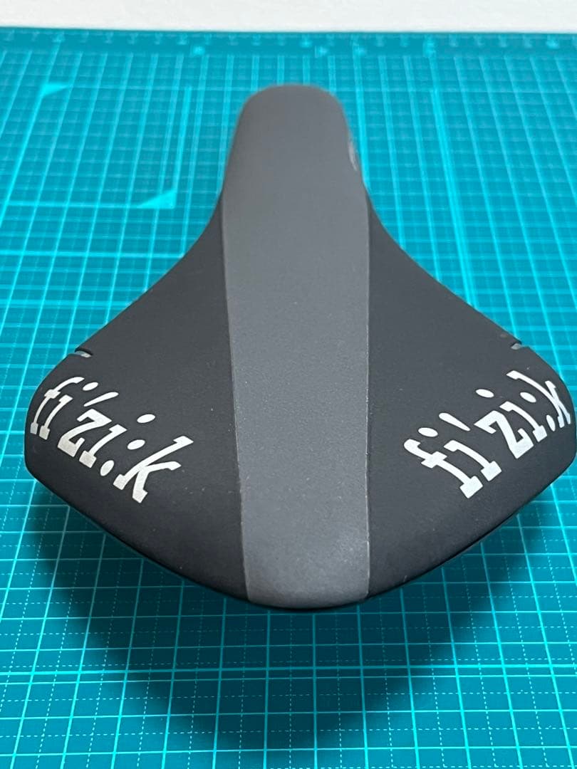 フィジーク　アリオネR3サドル ブラック【美品】