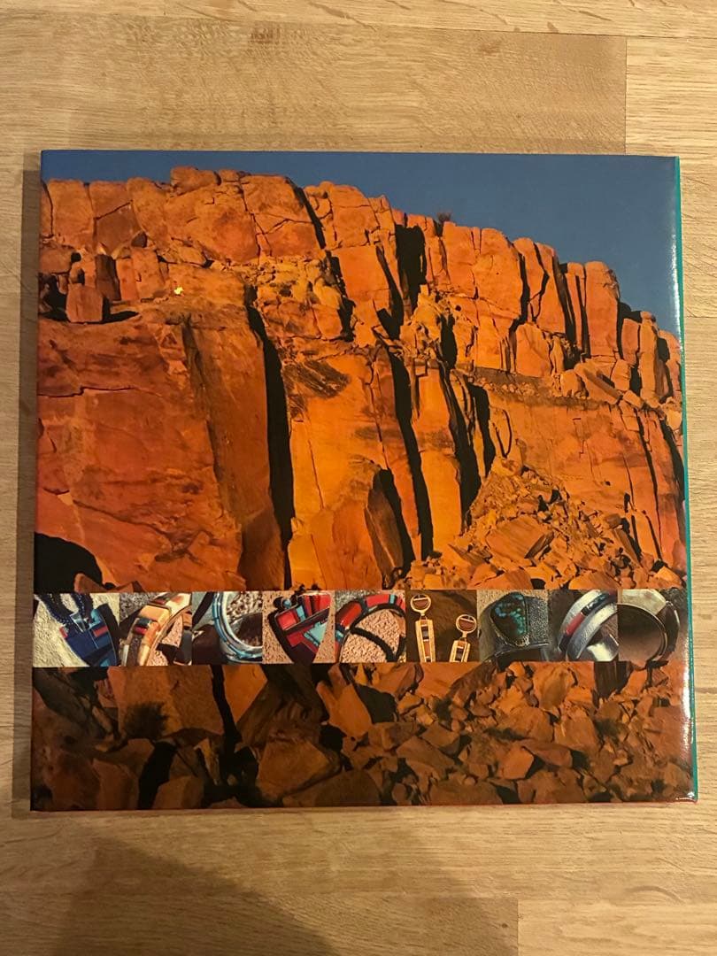 直筆サイン入り　Visions of Sonwai ハードカバー アートブック