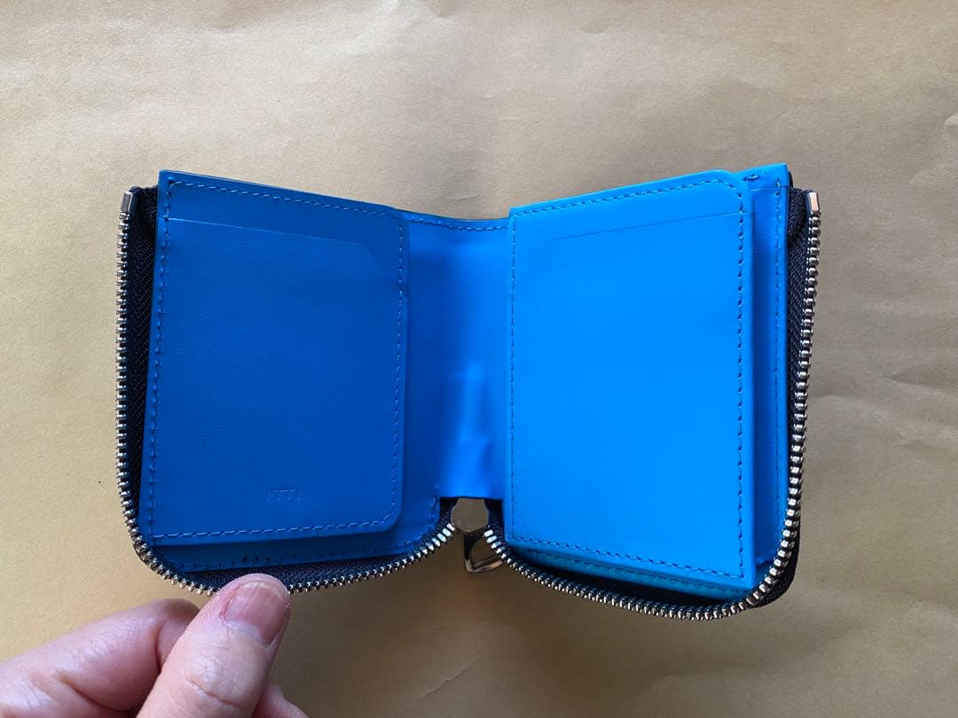 [美品］ITTI レザー コンパクト二つ折り財布