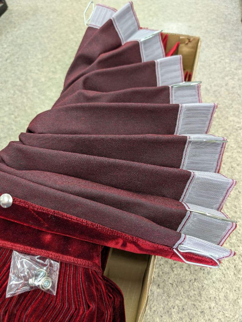 新品 アコーディオン仮眠カーテン　コスモスエンジ（ダークレッド） テクノガレージ