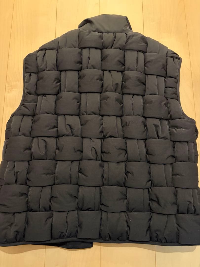 BOTTEGA VENETA イントレチャートナイロンダウンベスト