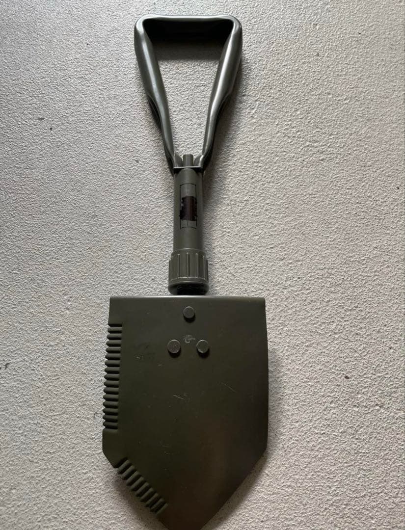 折りたたみシャベル 迷彩ポーチ付き