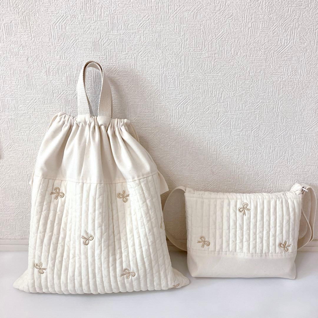 納期8/31まで　図書バッグ　体操服袋　ヌビ　リボン刺繍