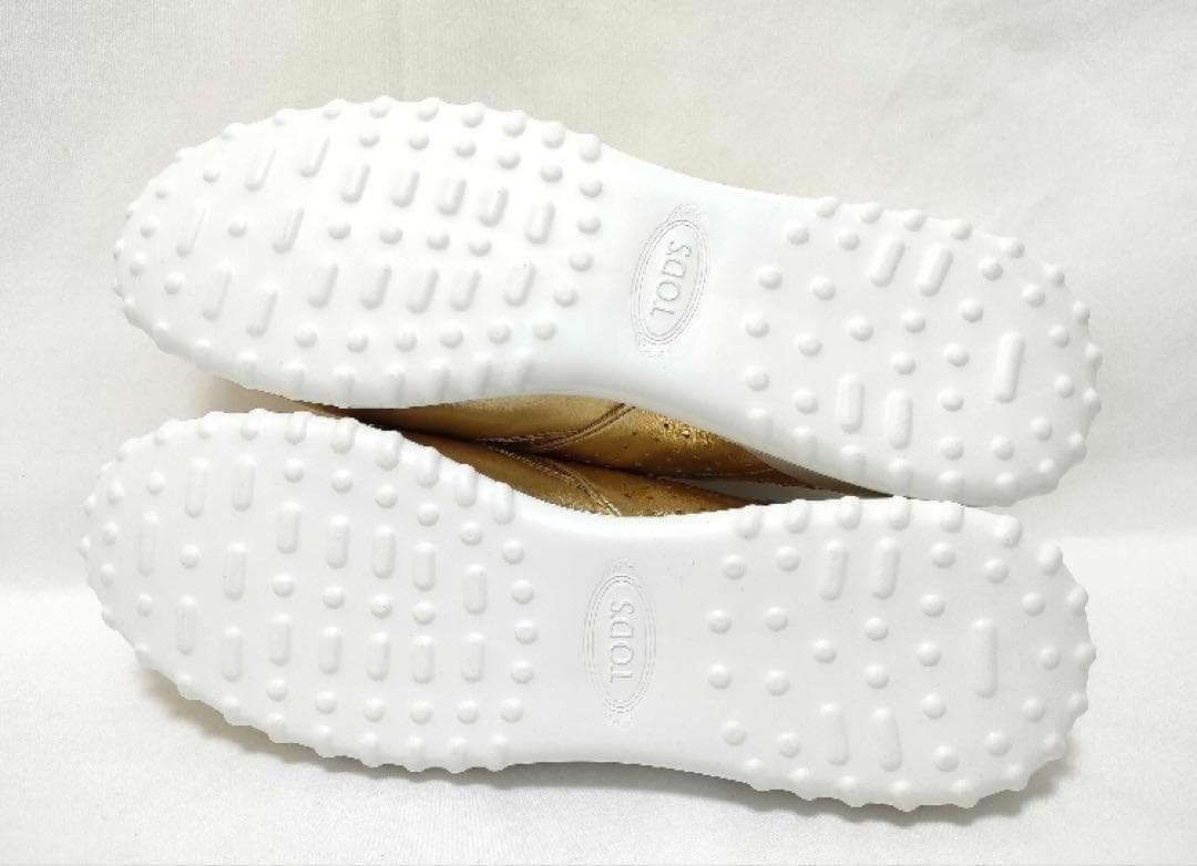 ★未使用・試着程度★トッズ　スニーカー　メタリックゴールド　パンチング　レザー