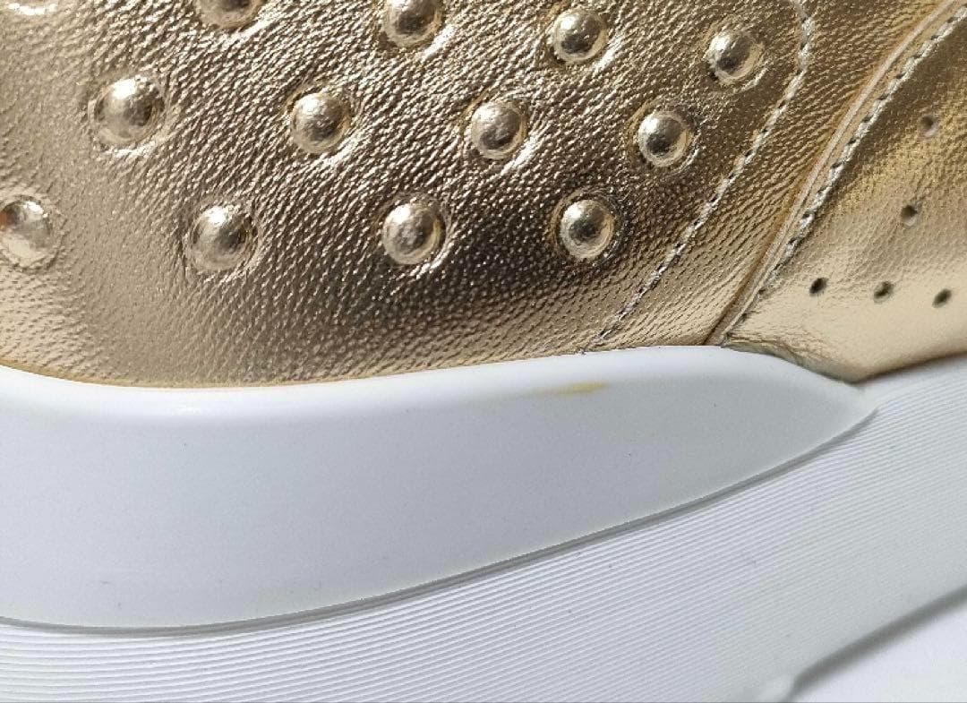 ★未使用・試着程度★トッズ　スニーカー　メタリックゴールド　パンチング　レザー