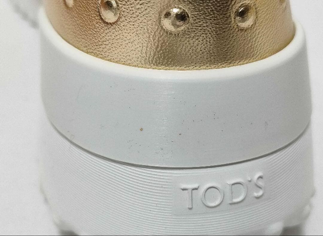 ★未使用・試着程度★トッズ　スニーカー　メタリックゴールド　パンチング　レザー