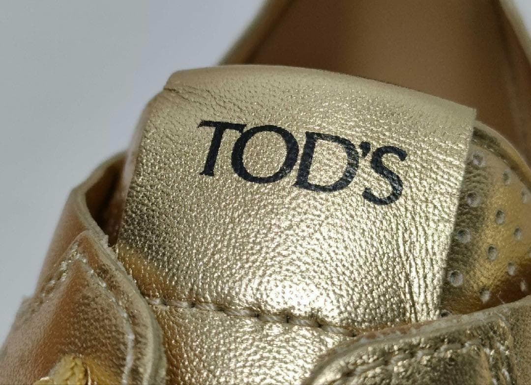 ★未使用・試着程度★トッズ　スニーカー　メタリックゴールド　パンチング　レザー