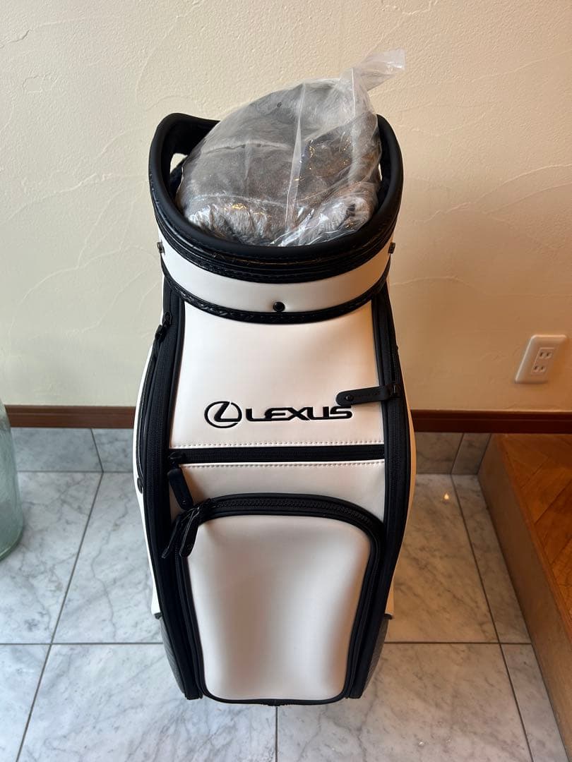 再値下げ　新品未使用　Lexus ゴルフバッグ ホワイト/ブラック