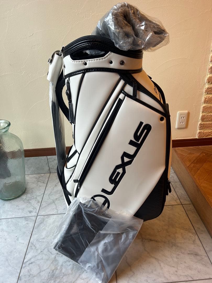 再値下げ　新品未使用　Lexus ゴルフバッグ ホワイト/ブラック