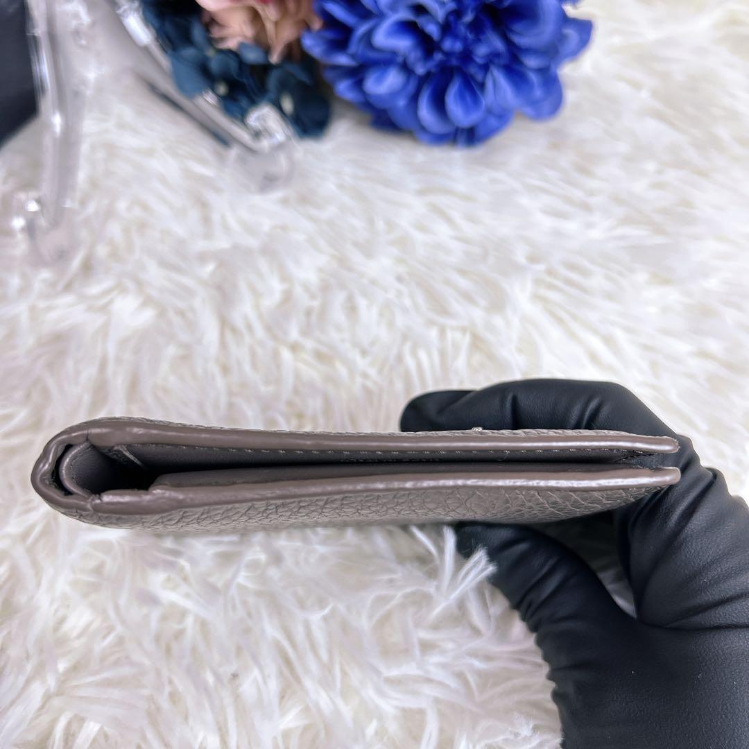 現行モデル PRADA パース付きレザーウォレット 三角プレート RFID