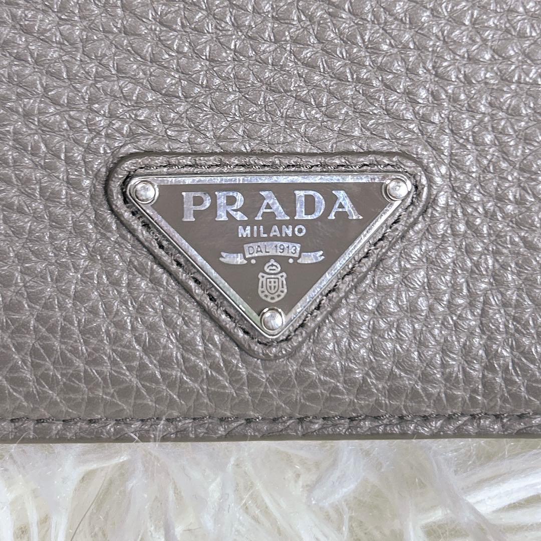 現行モデル PRADA パース付きレザーウォレット 三角プレート RFID