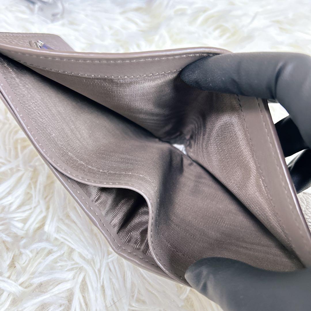 現行モデル PRADA パース付きレザーウォレット 三角プレート RFID