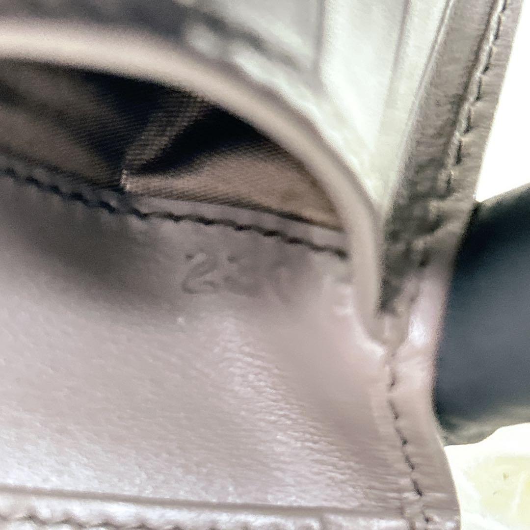 現行モデル PRADA パース付きレザーウォレット 三角プレート RFID