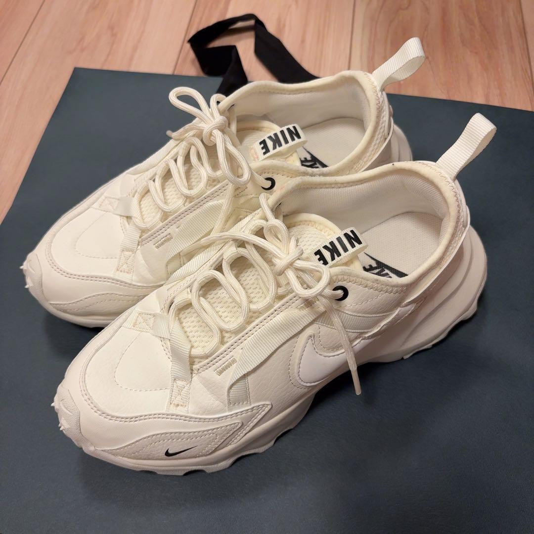 NIKE ナイキ 厚底TC7900 Y2K ダッドスニーカー ホワイト