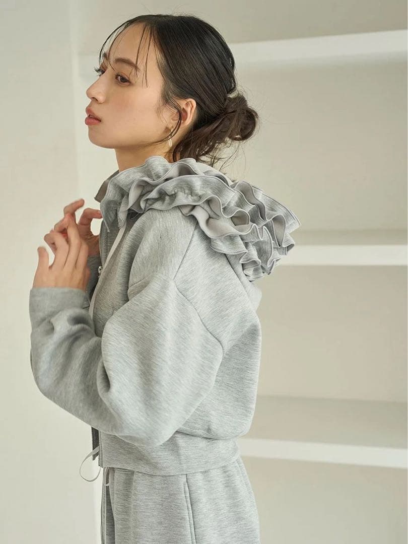 SNIDEL❤️新品未使用❤️フリルショートジップパーカー❤️グレー新作グレー完売