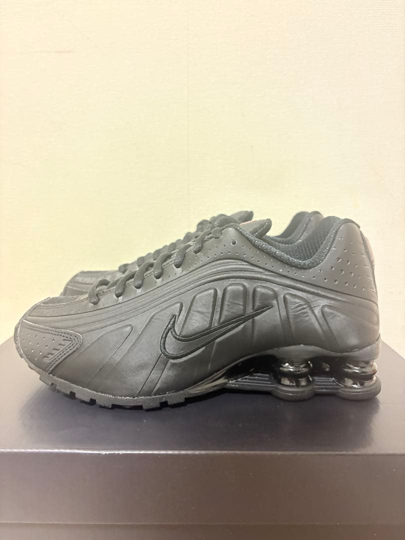 靴 Nike Shox r4 women's black