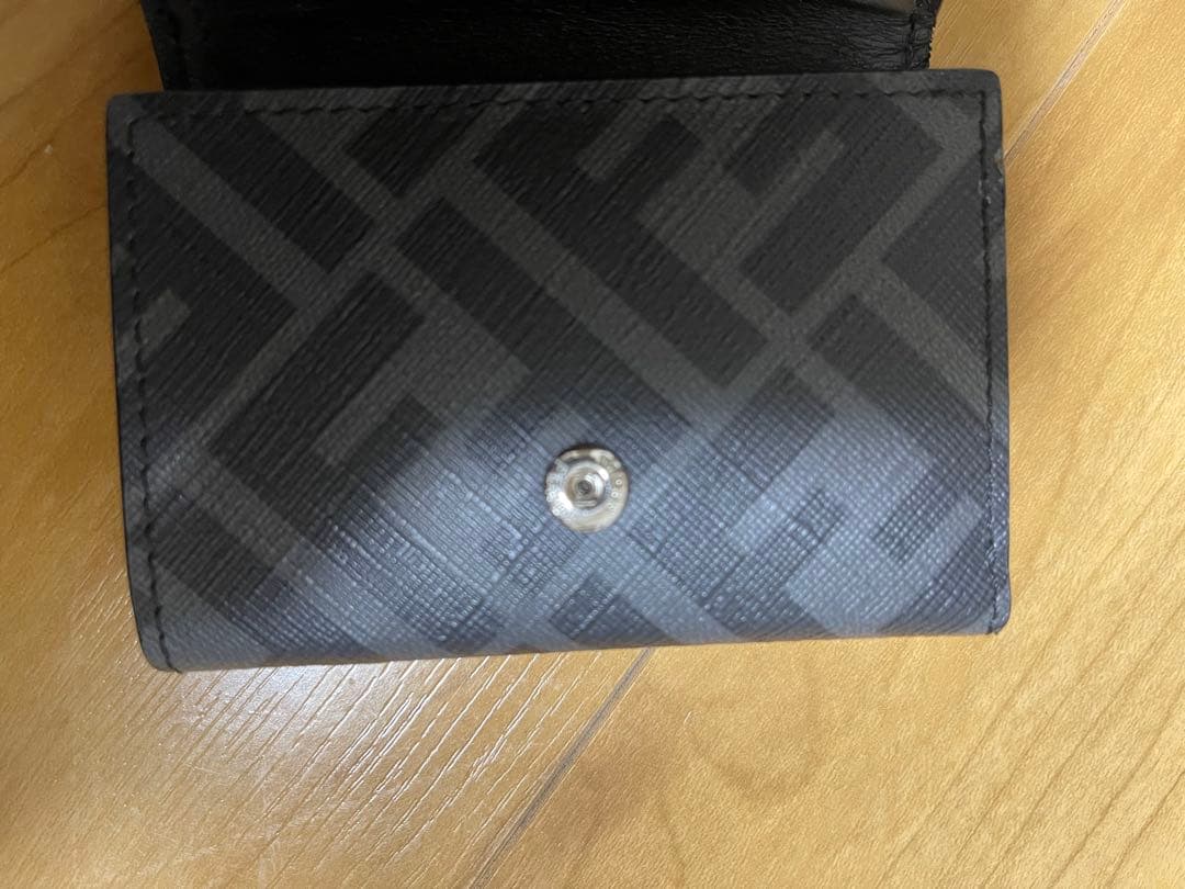 FENDI/フェンディ/三つ折り財布/黒・イエロー/ロゴデザイン/ダイアゴナル