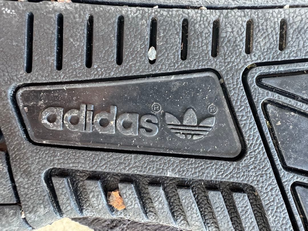 adidas ゴリラ スニーカー ブラック