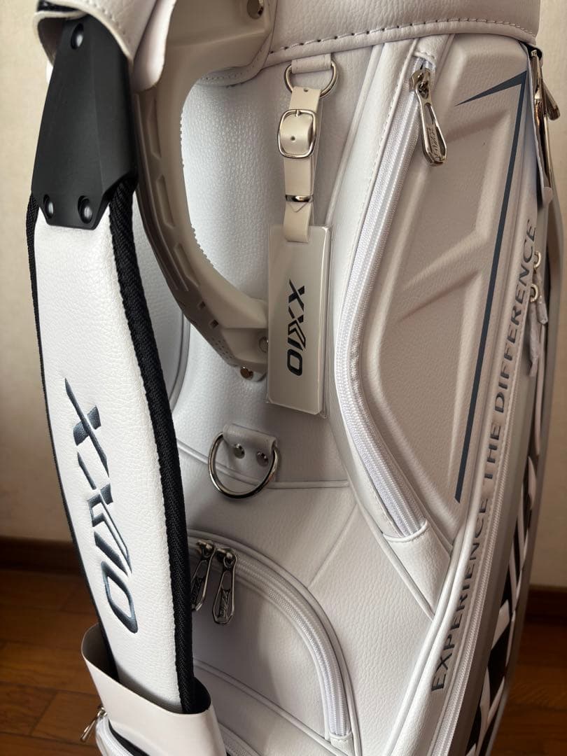 値下げ！　新品ゼクシオ キャディバッグ 2025モデル プロレプリカ ホワイト