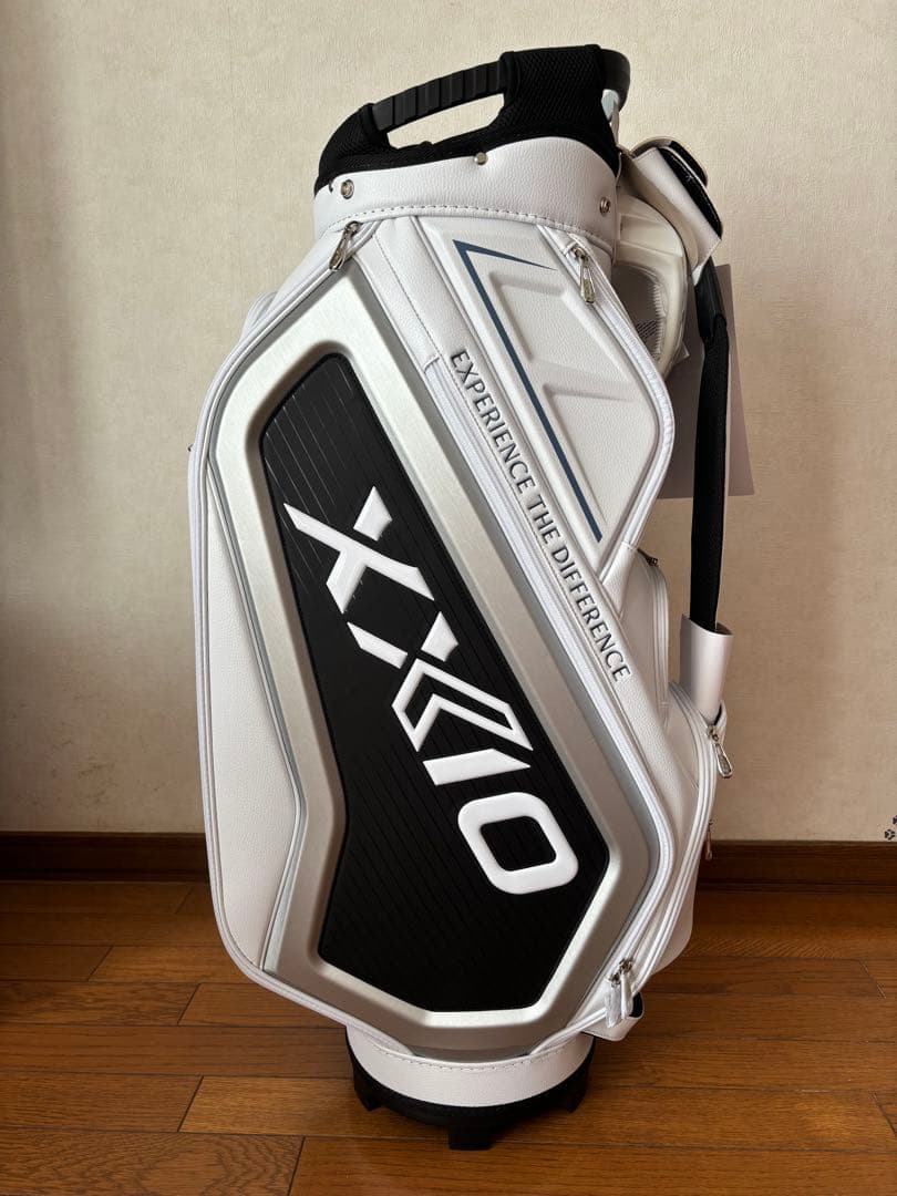 値下げ！　新品ゼクシオ キャディバッグ 2025モデル プロレプリカ ホワイト