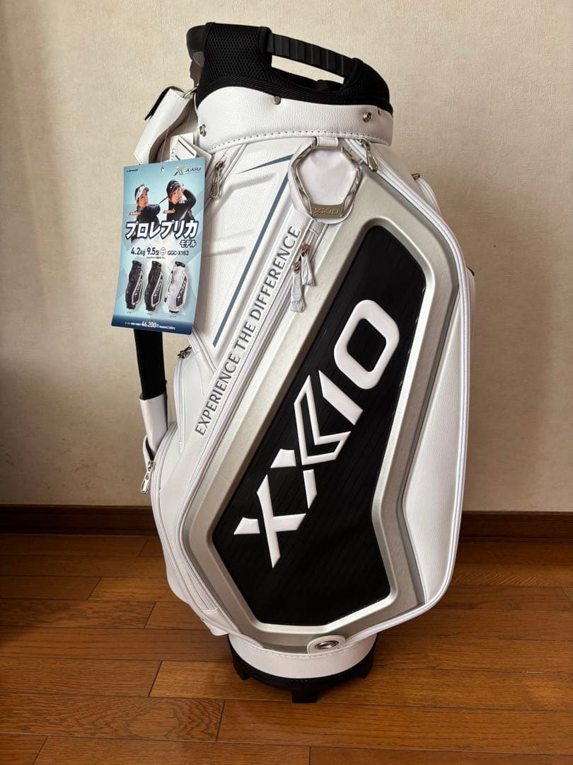 値下げ！　新品ゼクシオ キャディバッグ 2025モデル プロレプリカ ホワイト