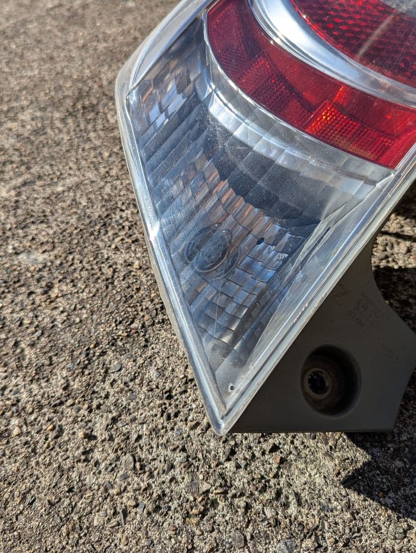 アクアNHP10 初期型テールライト 右のみ