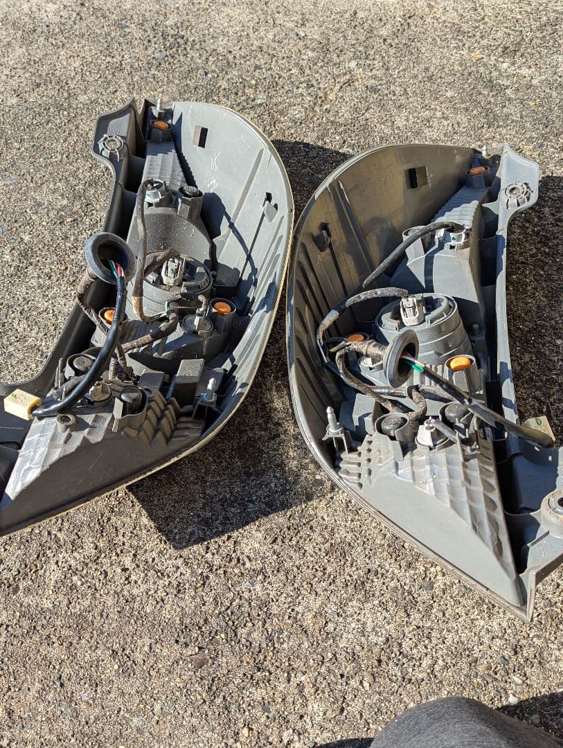 アクアNHP10 初期型テールライト 右のみ