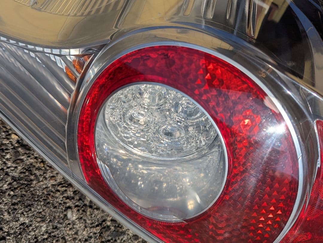 アクアNHP10 初期型テールライト 右のみ