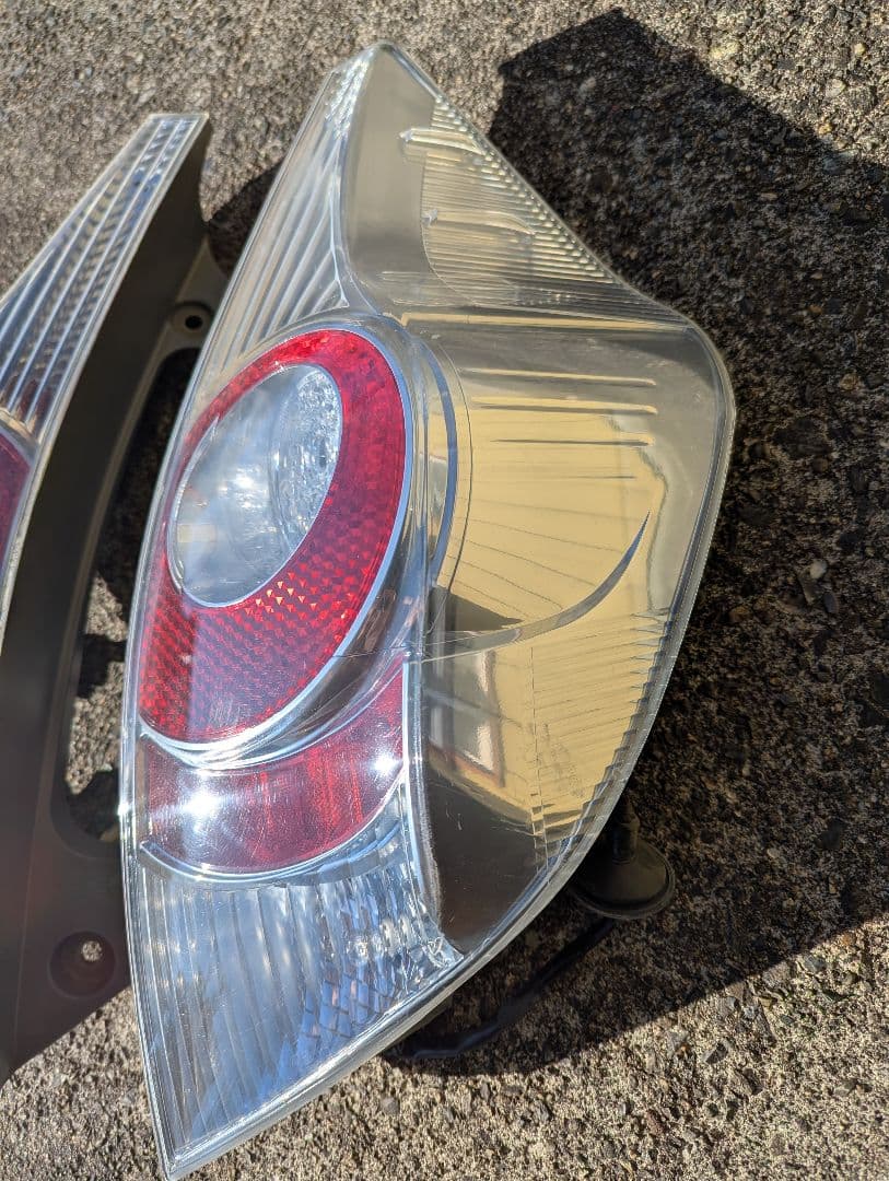 アクアNHP10 初期型テールライト 右のみ