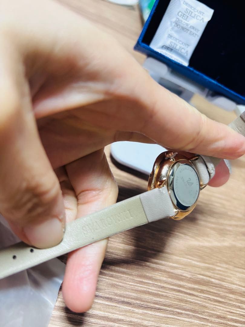 Swarovski クォーツ腕時計 ゴールド/ベージュ