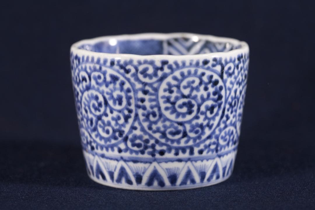 413　古伊万里染付蓮高台蛸唐草見込松竹梅図蕎麦猪口　江戸中期　無傷