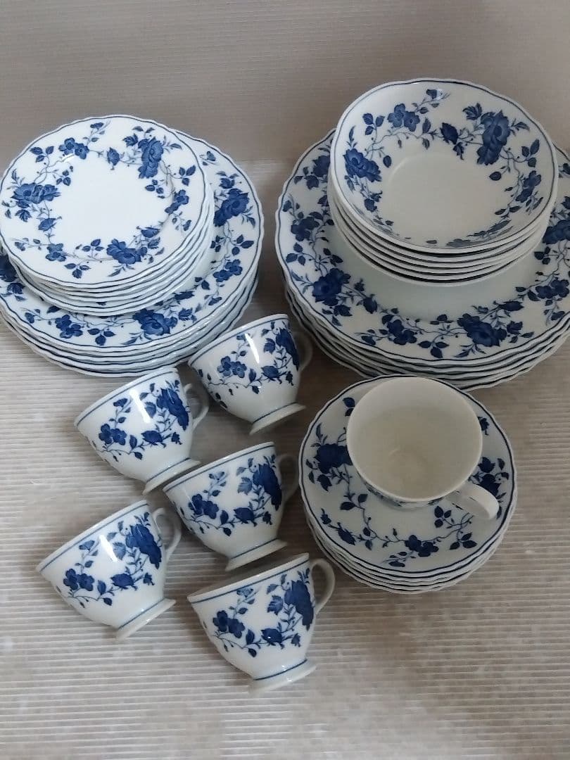 ロイヤルマイセン　カップ＆ソーサー、ボウル、プレート　36pc