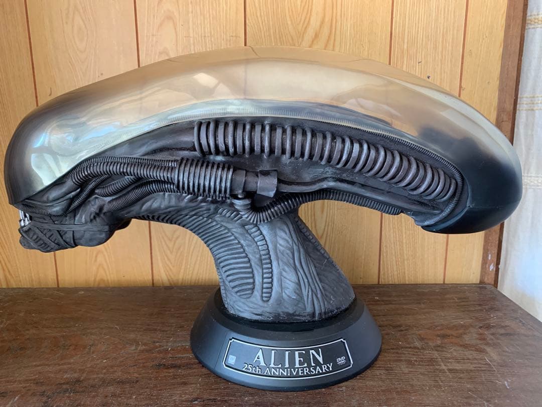 エイリアン 製作25周年記念 アニバーサリー・コレクションフィギュアDVD