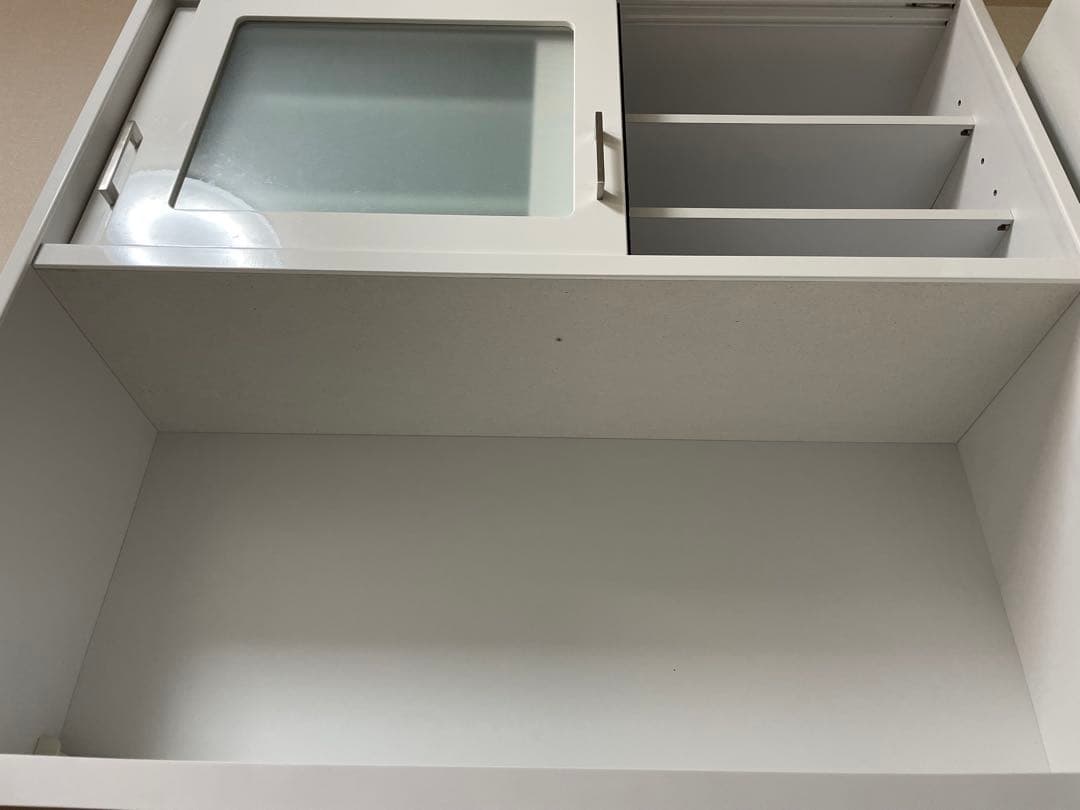 【ひだか】木製食器棚 ガラス扉付き　ブラック×ホワイト