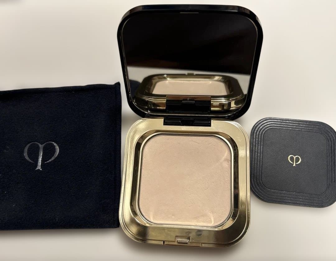 クレ・ド・ポーボーテ　プードルコンパクトエサンシエルn（フェイスパウダー）