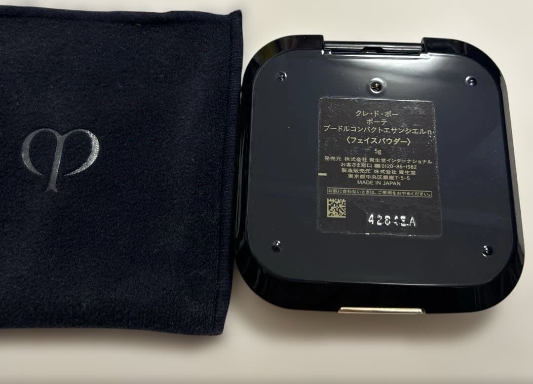 クレ・ド・ポーボーテ　プードルコンパクトエサンシエルn（フェイスパウダー）